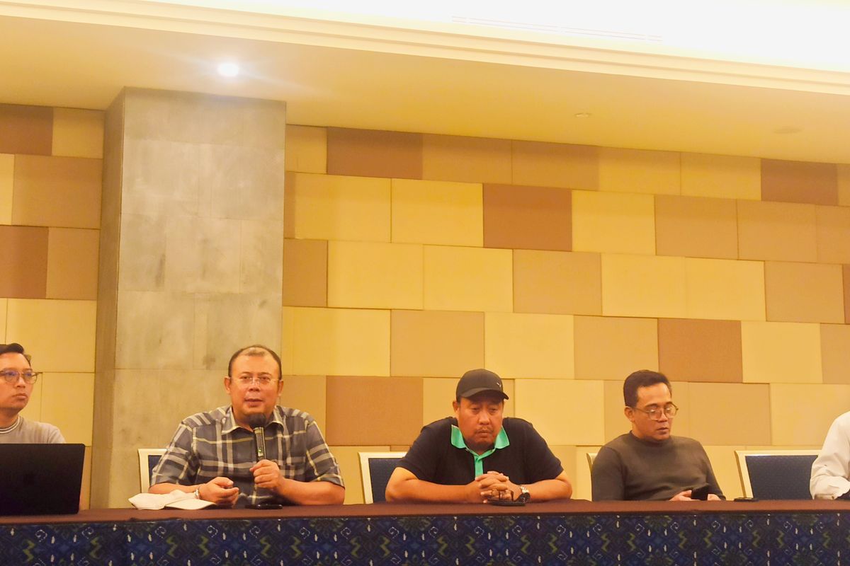 Ketua Organizer Committee (OC) Muktamar PKB Cucun Ahmad Syamsurijal saat menggelar konferensi pers persiapan muktamar ke-6 PKB di Hotel Bali Nusa Dua Convention Center (BNCC), Badung, Bali, pada Minggu (11/8/2024). Kompas.com/ Yohanes Valdi Seriang Ginta
