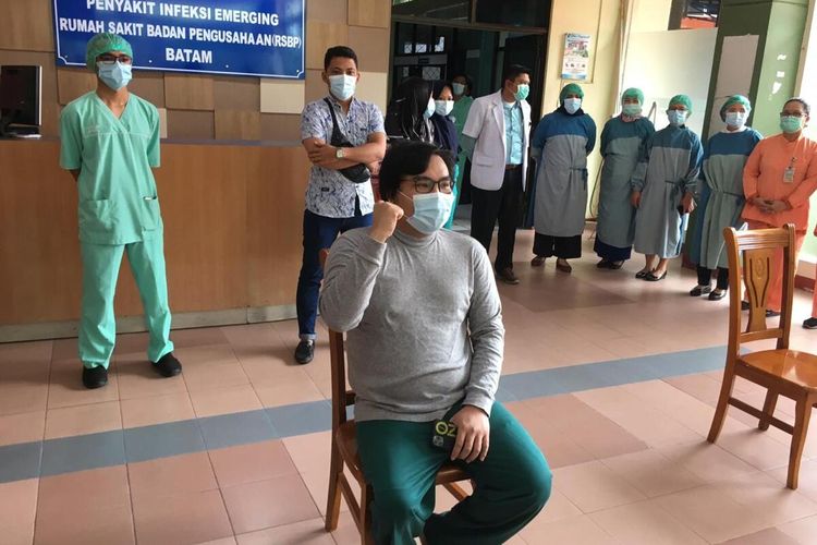 Dua pasien positif corona atau covid-19 yang dirawat di Rumah Sakit Badan Penguashaan (RSBB) Batam akhirnya dinyatakan sembuh. Sehingga total pasien yang sembuh untuk Kepulauan Riau (Kepri) saat ini menjadi 11 pasien.