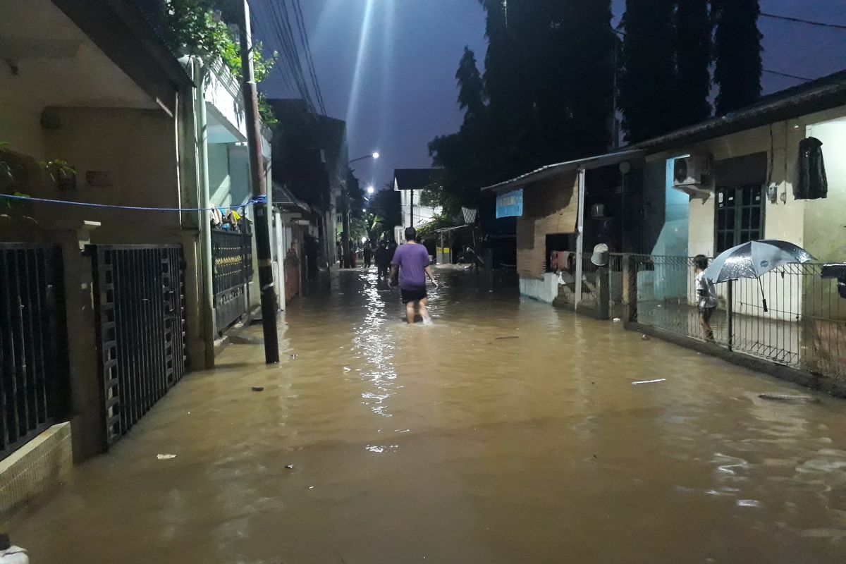 Banjir kembali merendam wilayah Kelurahan Cipinang Melayu, Makasar, Jakarta Timur, Jumat (28/2/2020).