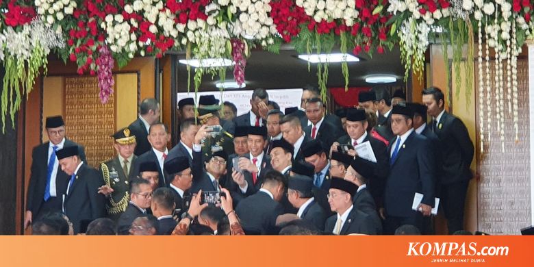 Cerita Wakil Rakyat Baru: Tidur Saat Pelantikan, Berebut Selfie Bareng Jokowi, Bolos Paripurna