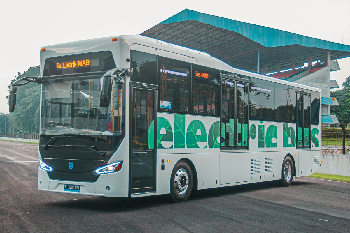 Bus listrik produksi PT Mobil Anak Bangsa