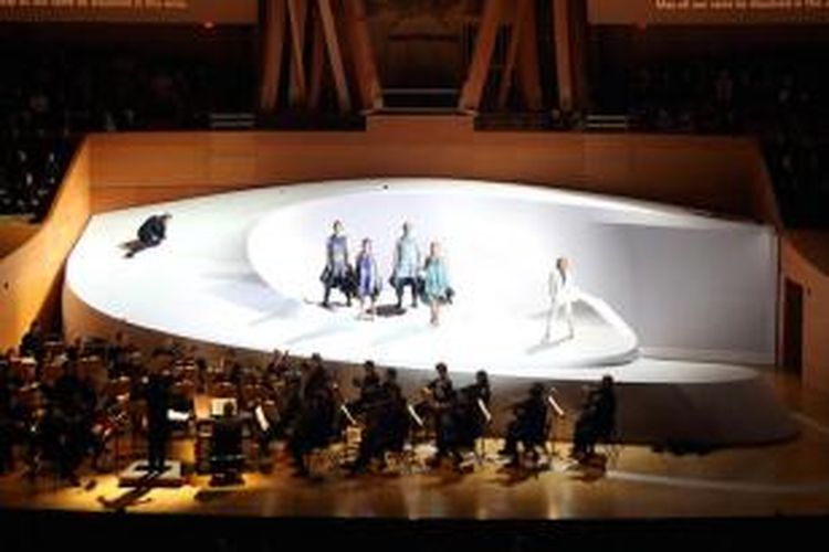 Malam pembukaan pagelaran bertajuk Cosi Fan Tutte di Walt Disney Concert Hall, Los Angeles, Amerika Serikat. 