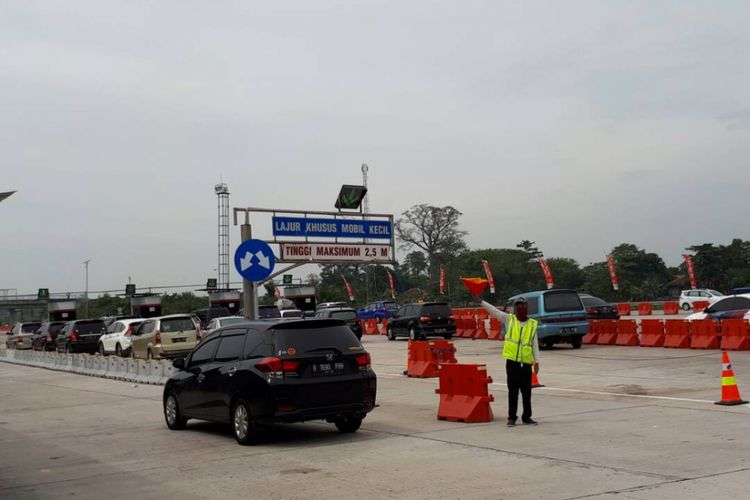 Kendaraan yang melintas  di Tol Cipali di GT Palimanan (keluar dan masuk, arah Cirebon dan Jakarta) pada Jumat (23/6/2017) 06.00 WIB hingga Sabtu (24/6/2017) pukul 06.00 WIB sebanyak 78.391 unit kendaraan. 