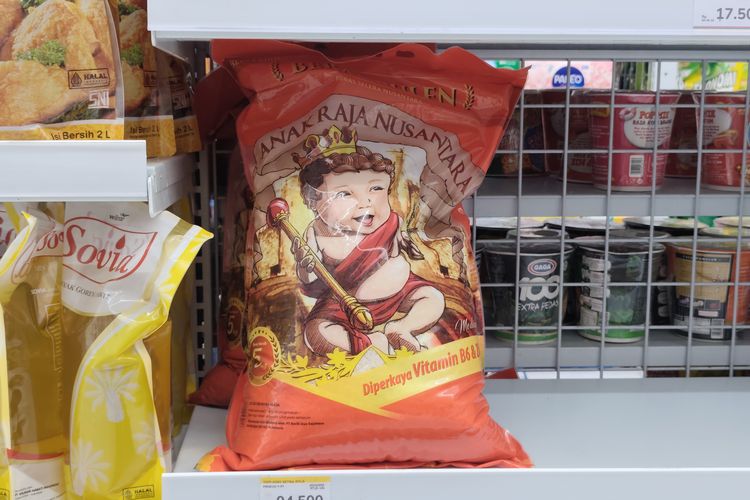 Beras Diduga Fortifikasi Palsu Masih Dijual di Minimarket Bangkalan, Warga Pilih Toko Kelontong