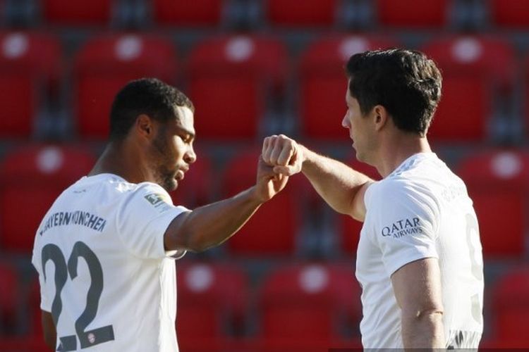 Serge Gnabry dan Robert Lewandowski dalam laga Union Berlin vs Bayern Muenchen.