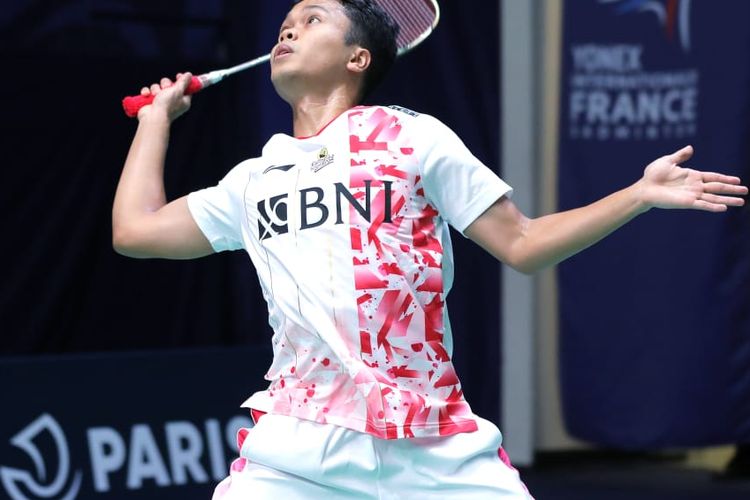 Tunggal putra Indonesia, Anthony Sinisuka Ginting, ketika menghadapi Sameer Verma (India) pada 32 besar French Open 2022, Rabu (26/10/2022) malam WIB. Terkini, Anthony Sinisuka Ginting tampil pada turnamen Hylo Open 2022 yang dilangsungkan di Saarbrucken, Jerman. Anthony Ginting sudah berhasil menembus semifinal Hylo Open 2022 seusai mengalahkan wakil Singapura, Loh Kean Yew, yang merupakan pemenang Kejuaraan Dunia 2021, pada Jumat (4/11/2022).