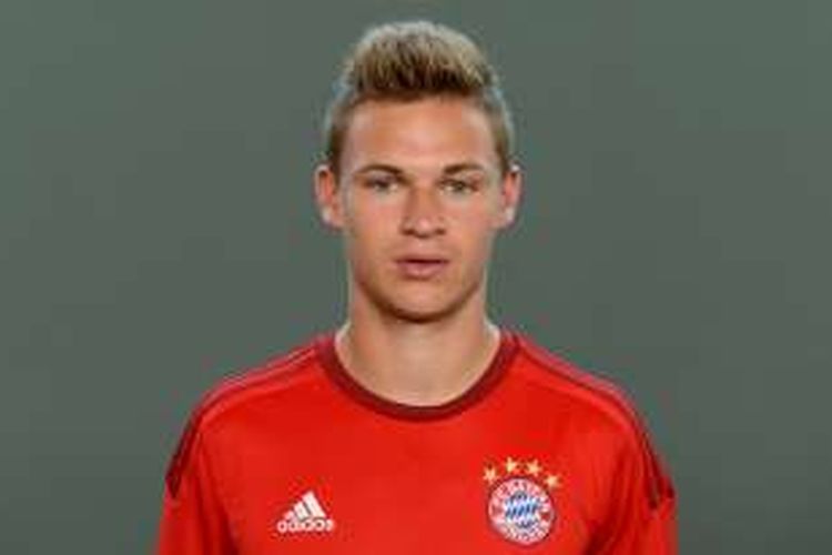 Joshua Kimmich berpose pada presentasi tim Bayern Muenchen, 16 Juli 2015.