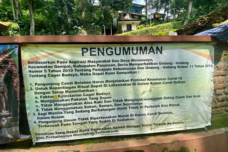 Aturan bagi pengunjung yang ingin mandi di Candi Belahan, Pasuruan, Jawa Timur. 