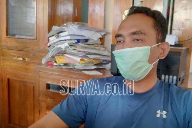 Kades Sumurgeneng, Gihanto ditemui di rumahnya, Selasa (16/2/2021) (surya.co.id/m sudarsono)