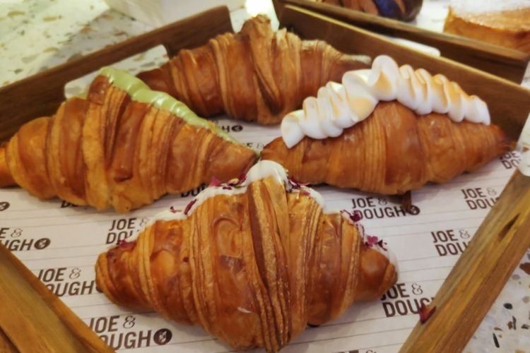 Croissant di kafe Joe & Dough.