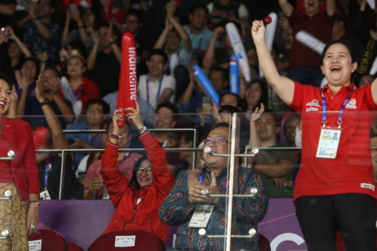 Menko PMK Puan Maharani menyaksikan langsung pertandingan final tunggal putera dan ganda putera badminton Asian Games ke-18, di Istora GBK, Selasa (28/8/2018)