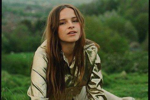 Lirik Lagu Side by Side, Singel Terbaru dari Gabrielle Aplin