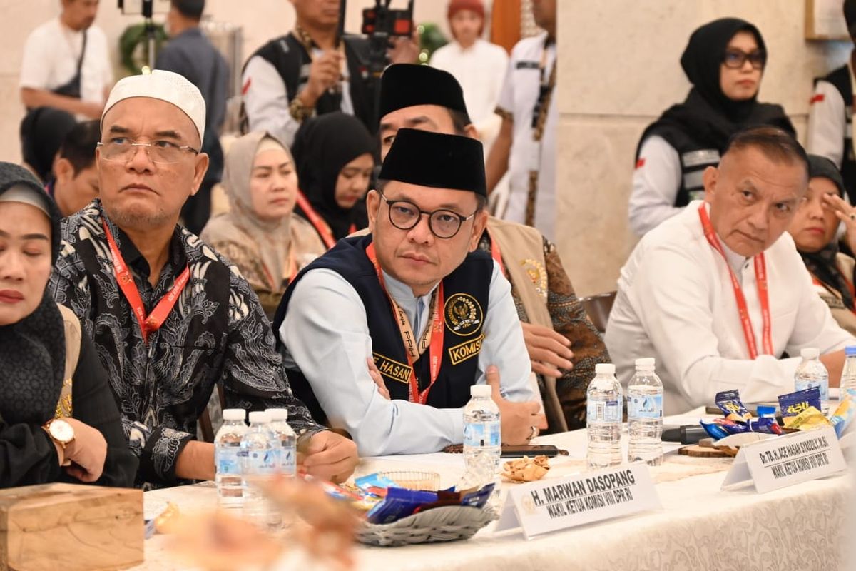 Wakil Ketua Komisi VIII Dewan Perwakilan Rakyat (DPR) Republik Indonesia (RI) Ace Hasan Syadzily saat menghadiri rapat pengawasan penyelenggaraan haji bersama Menag Yaqut Cholil Qoumas di Hotel Wehdah Al Khair, Jarwal, Mekkah, Arab Saudi, Rabu.