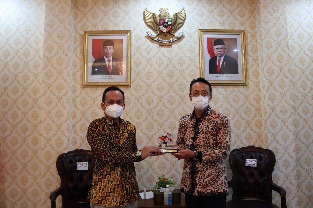 Pertemuan antara Ketua KPPU Ukay Karyadi dengan Duta Besar Jepang untuk Indonesia Kanasugi Kenji di Kantor KPPU, Jakarta Pusat, Senin (18/4/2022).