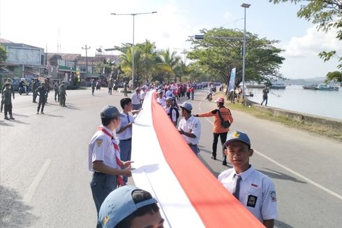 HUT ke-78 RI, Pelajar Kendari Bentangkan Bendera Merah Putih  Sepanjang 17 Kilometer