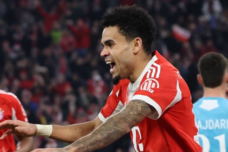 Luis Diaz merayakan gol dalam pertandingan sepak bola Bundesliga antara FC Bayern Muenchen vs TSG 1899 Hoffenheim di Muenchen, Jerman Selatan pada 8 Februari 2026. (Foto oleh Alexandra BEIER / AFP)