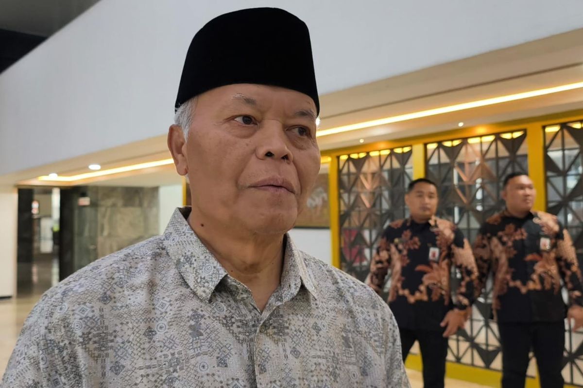 Wakil Ketua MPR RI dari Fraksi PKS Hidayat Nur Wahid (HNW) di Kompleks Parlemen, Jakarta, Jumat (20/6/2025).