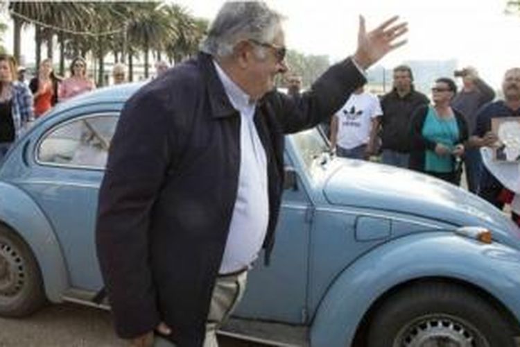 Presiden Uruguay Jose Mujica terkenal dengan gaya hidup sederhana sehingga kerap dijuluki presiden termiskin di dunia.