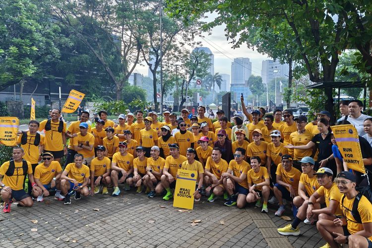 Suasana acara lari bersama 5K di ajang Kick Off Road to Maybank Marathon yang digelar di On3, Gelora Bung Karno, Senayan, Jakarta Selatan, Minggu (25/5/2025)..