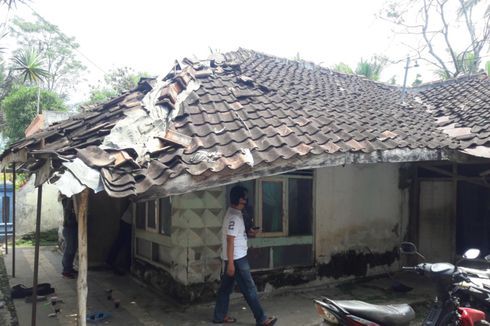 Viral Video Nenek Mengaji di Rumah Reyot, Ternyata Tak Pernah Dapat Bantuan Pemerintah