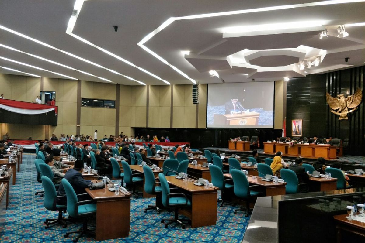 Suasana sidang paripurna penyampaian RAPBD 2018 dan visi misi di Balai Kota DKI Jakarta, Rabu (15/11/2017). 