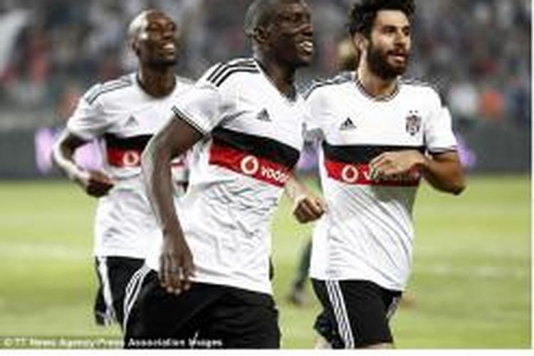 Demba Ba dan rekan-rekannya di Besiktas akan menerima bonus sekitar Rp 16,6 miliar jika bisa singkirkan Arsenal di kualifikasi Liga Champions.