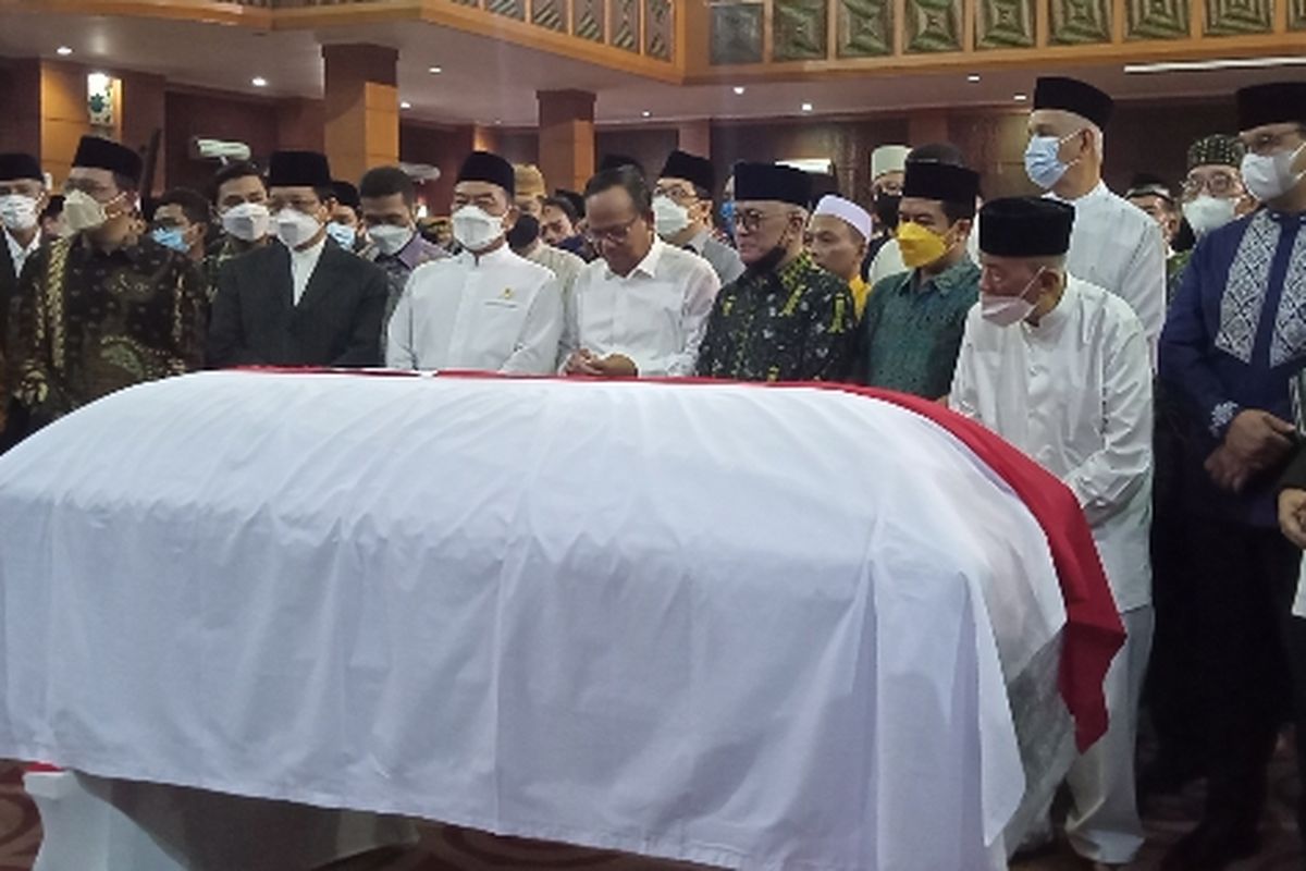 Jenazah almarhum Ketua Dewan Pers Azyumardi Azra dishalatkan pada Selasa (20/9/2022) pagi di Auditorium Harun Nasution Kampus UIN Syarif Hidayatullah, Ciputat, Tangerang Selatan. 