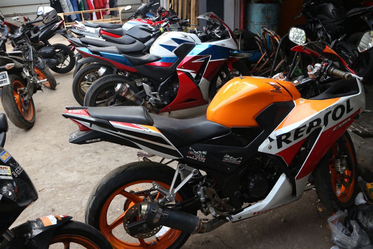 Bengkel Pitline Motor Sport, spesalis Honda CBR di Raden Inten Duren Sawit, Jakarta Timur.