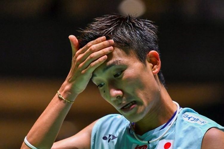 Ekspresi Kento Momota saat bertanding melawan wakil India Prannoy H.S dalam Kejuaraan Dunia Bulu Tangkis pada 24 Agustus 2022. Terkini, Kento Momota sudah tersingkir dari India Open 2022. Momota pun mencurahkan isi hatinya usai gugur cepat di India Open 2023. (Foto dari Kazuhiro NOGI / AFP)