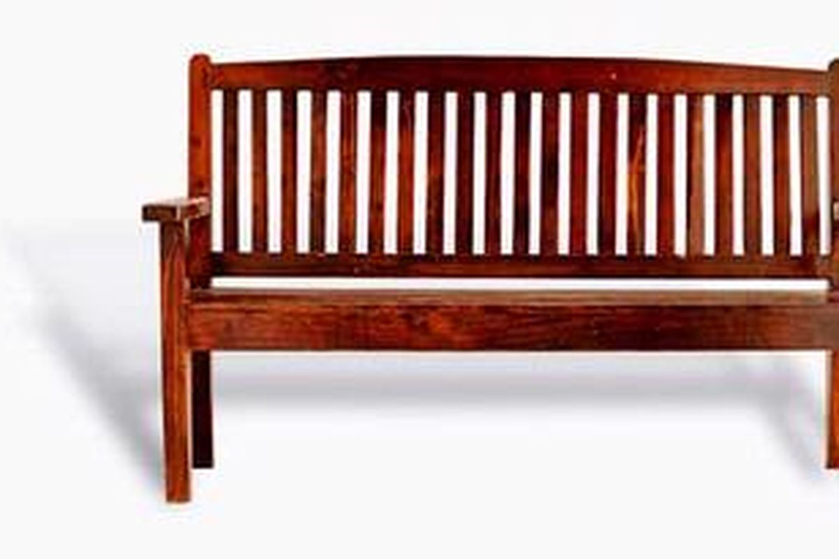 Desain mebel bergerak lambat sehingga sulit mengimbangi kemajuan interior dan arsitektur.