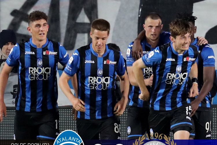 Para pemain Atalanta merayakan kemenangan atas Udinese dalam lanjutan Liga Italia, 29 April 2019. 