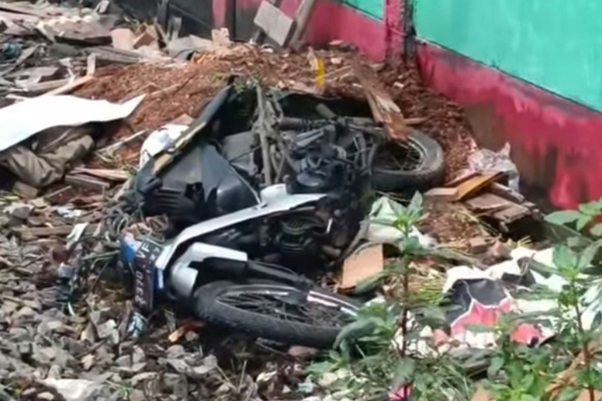 Pengendara Sepeda Motor Tewas Tertabrak Kereta di Semarang