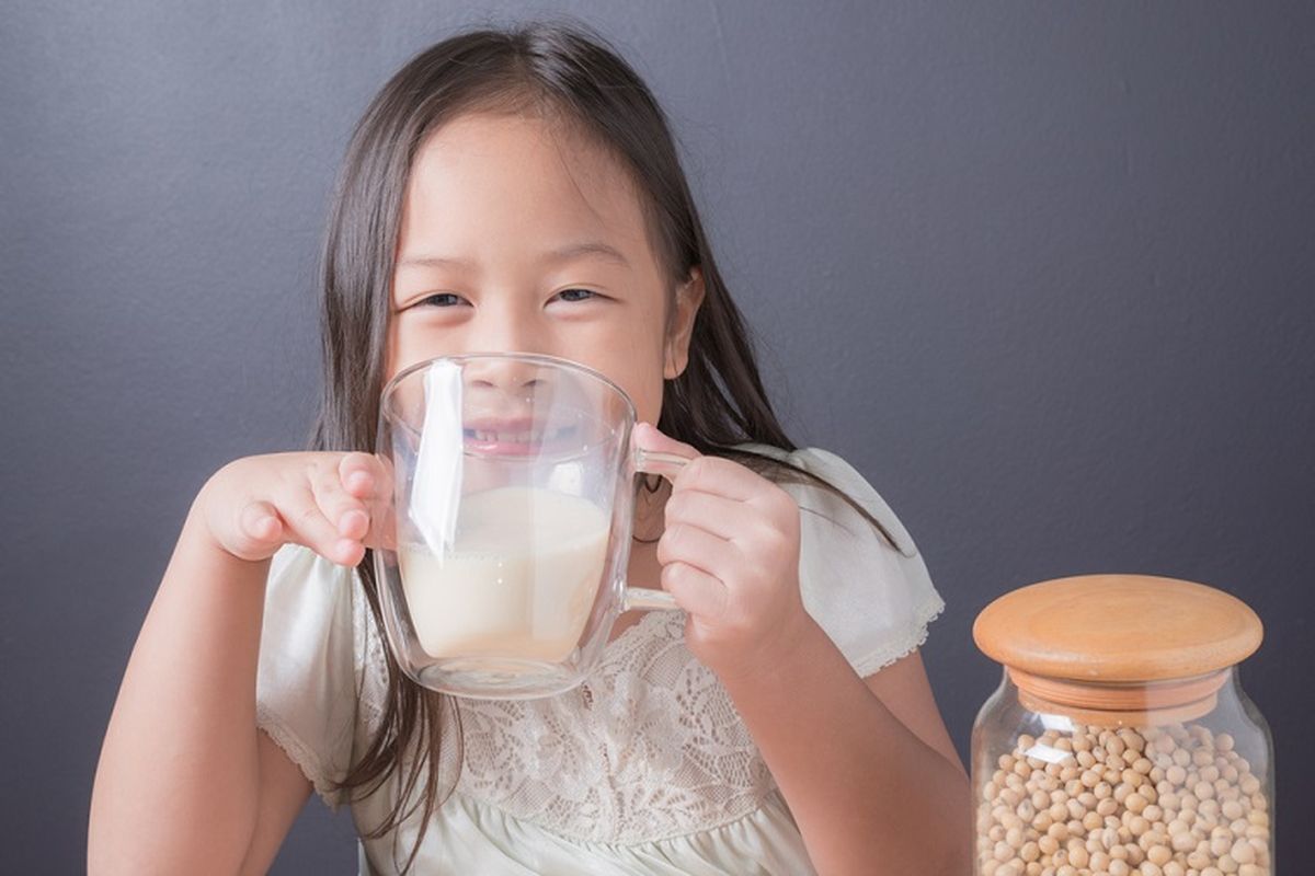 Alergi susu sapi bisa membuat si kecil mengalami gangguan kesehatan terkait anemia defisiensi besi, seperti kelelahan, sulit berkonsentrasi, hingga sering pusing.