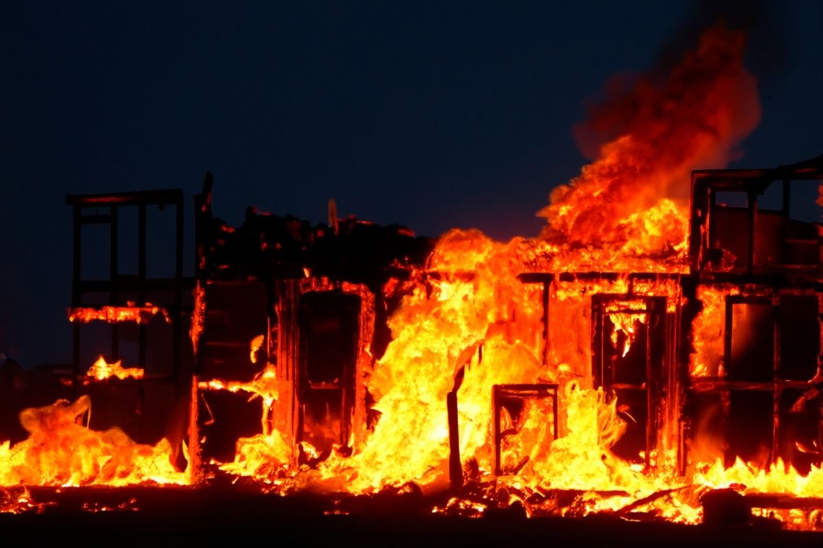 Ilustrasi kebakaran rumah.