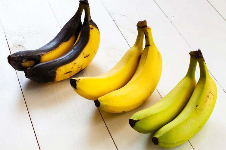 Salah satu contoh peristiwa perubahan kimia adalah proses pembusukan pisang yang menjadi coklat. Proses tersebut tentu tidak dapat dibalikkan.