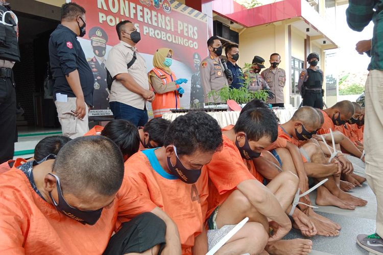 Tanaman ganja di Sukapura menyeret 10 orang menjadi tersangka.