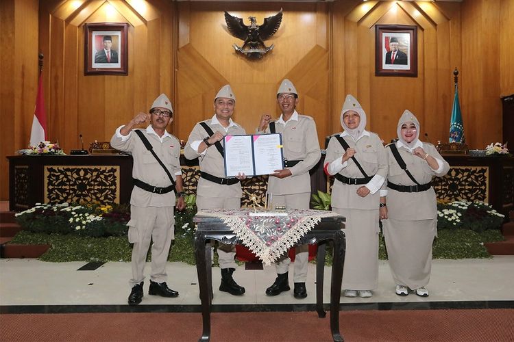 Dewan Perwakilan Rakyat Daerah (DPRD) Surabaya mengesahkan Anggaran Pendapatan Belanja Daerah (APBD) Kota Surabaya Tahun Anggaran 2023 dalam rapat paripurna tepat pada Hari Pahlawan, Kamis (10/11/2022). 