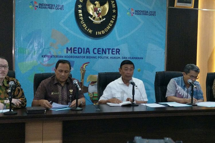 Menkopolhukam Wiranto dalam konferensi pers di Kantor Kemenkopolhukam, Jakarta, Jumat (5/10/2018)