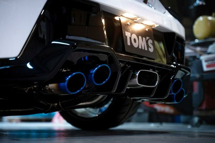 Toyota GR Corolla dengan bodykit Tom's Racing