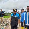 Bersihkan Lautan Sampah di Teluk Labuan, Andra Soni Kerahkan 120 Personel dan Alat Berat