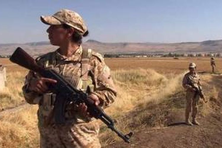 Pasukan elite perempuan Kurdi, sedang berlatih di wilayah pegunungan Kurdistan dan menyatakan siap untuk memerangi kelompok militan jika diperlukan.