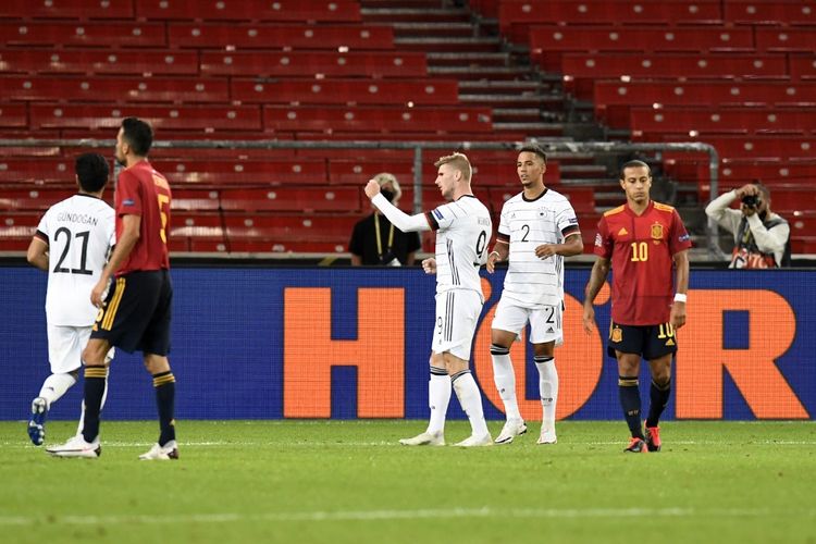 Timo Werner (tengah) melakukan selebrasi usai mencetak gol pada laga UEFA Nations League antara Jerman dan Spanyol di Mercedes-Benz Arena, Stuttgart, Jerman, Kamis (3/9/2020) waktu setempat atau Jumat (4/9/2020) dini hari WIB. 