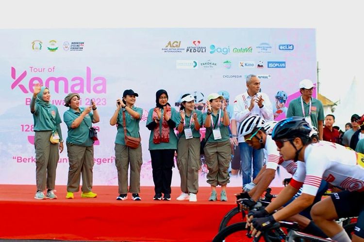 Tour of Kemala 2023 digelar selama dua hari, yakni Sabtu (7/10/2023) dan Minggu (8/10/2023) di Pantai Boom Marina Banyuwangi.