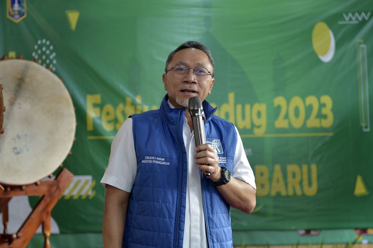 Menteri Perdagangan (Mendag) Zulkifli Hasan dalam acara Bazar Ramadhan di Kantor Kecamatan Kebayoran Baru dan Kalibata City,  Jakarta Selatan, Selasa (4/4/2023).
