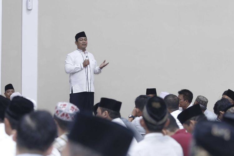 Wali Kota Semarang memberi sambutan usai shalat tarawih di rumah dinas bersama ASN Semarang, Senin (6/5/19) 