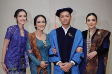 Krisdayanti Menangis Terima Bunga dari Azriel Hermansyah Saat Wisuda