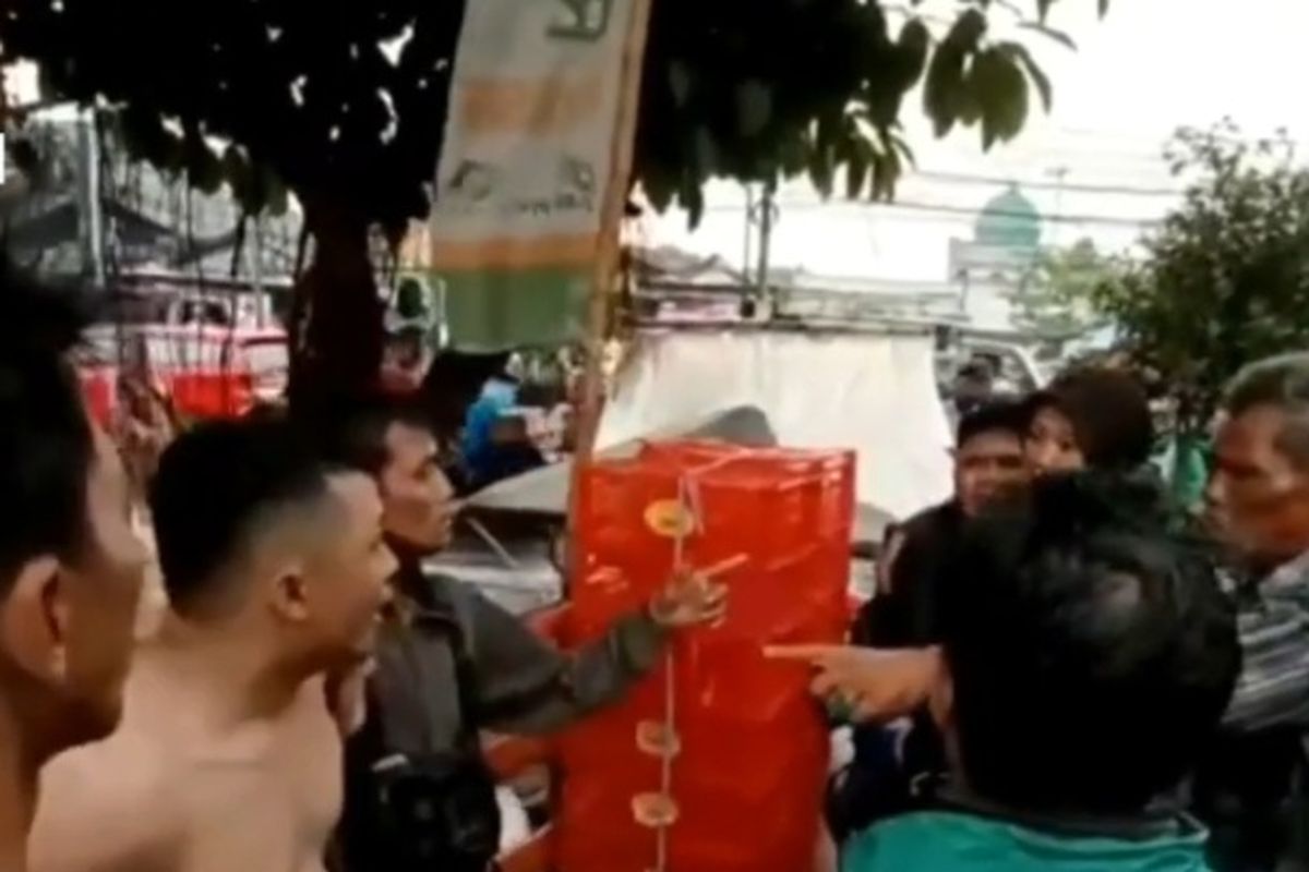 Begal ditabrak ayah korban di kawasan Ciracas, Jakarta Timur.