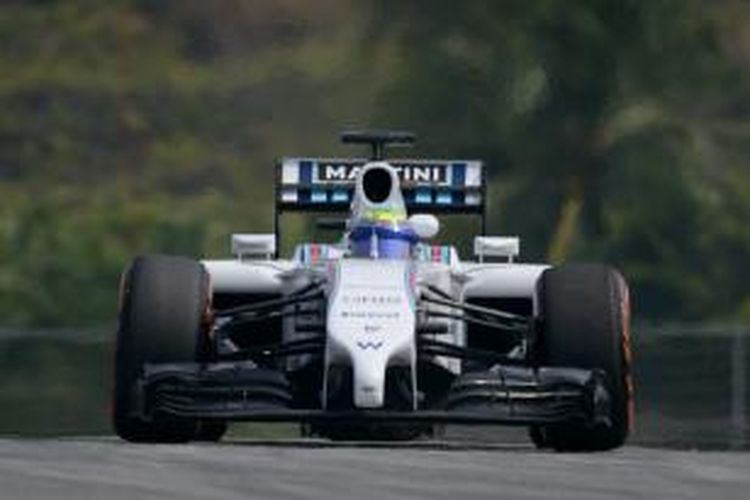 Pebalap Williams asal Brasil, Felipe Massa, memacu mobilnya pada sesi latihan GP Malaysia di Sirkuit Sepang, Jumat (28/3/2014).