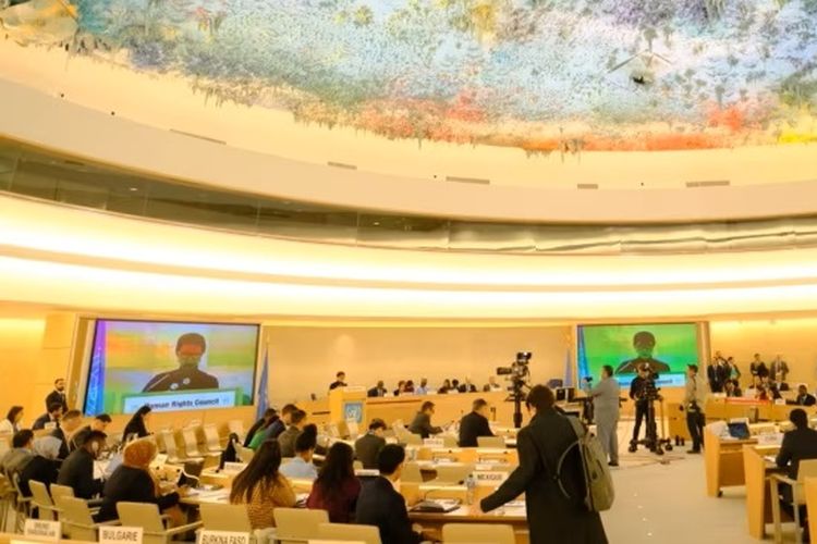Para peserta mendengarkan pidato Menlu RI Retno Marsudi pada Sidang Dewan HAM PBB ke-52 di Jenewa, Swiss, hari Senin (27/2/2023). 