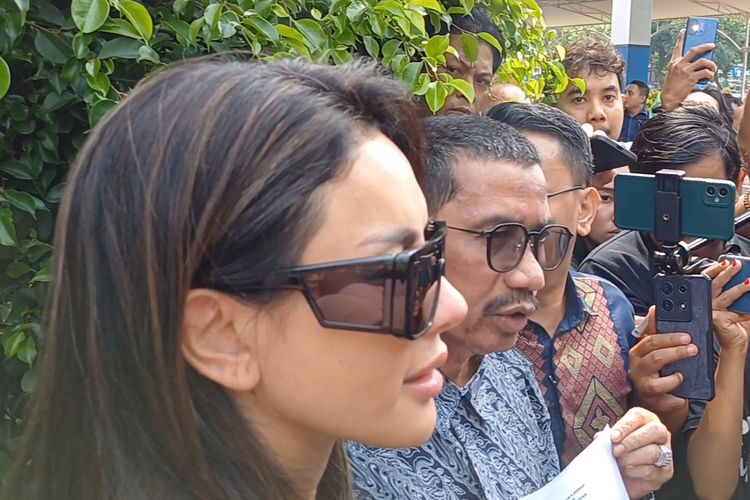Nikita Mirzani Laporkan Razman Arif Nasution dan Vadel Bajideh Terkait Data Pribadi LM